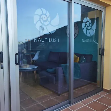 Nautilus I: Casa Con Terraza Y Vistas Al Mar * La Caleta (El Hierro)